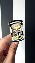 Load and play video in Gallery viewer, Sandworm Sandtimer Enamel Pin
